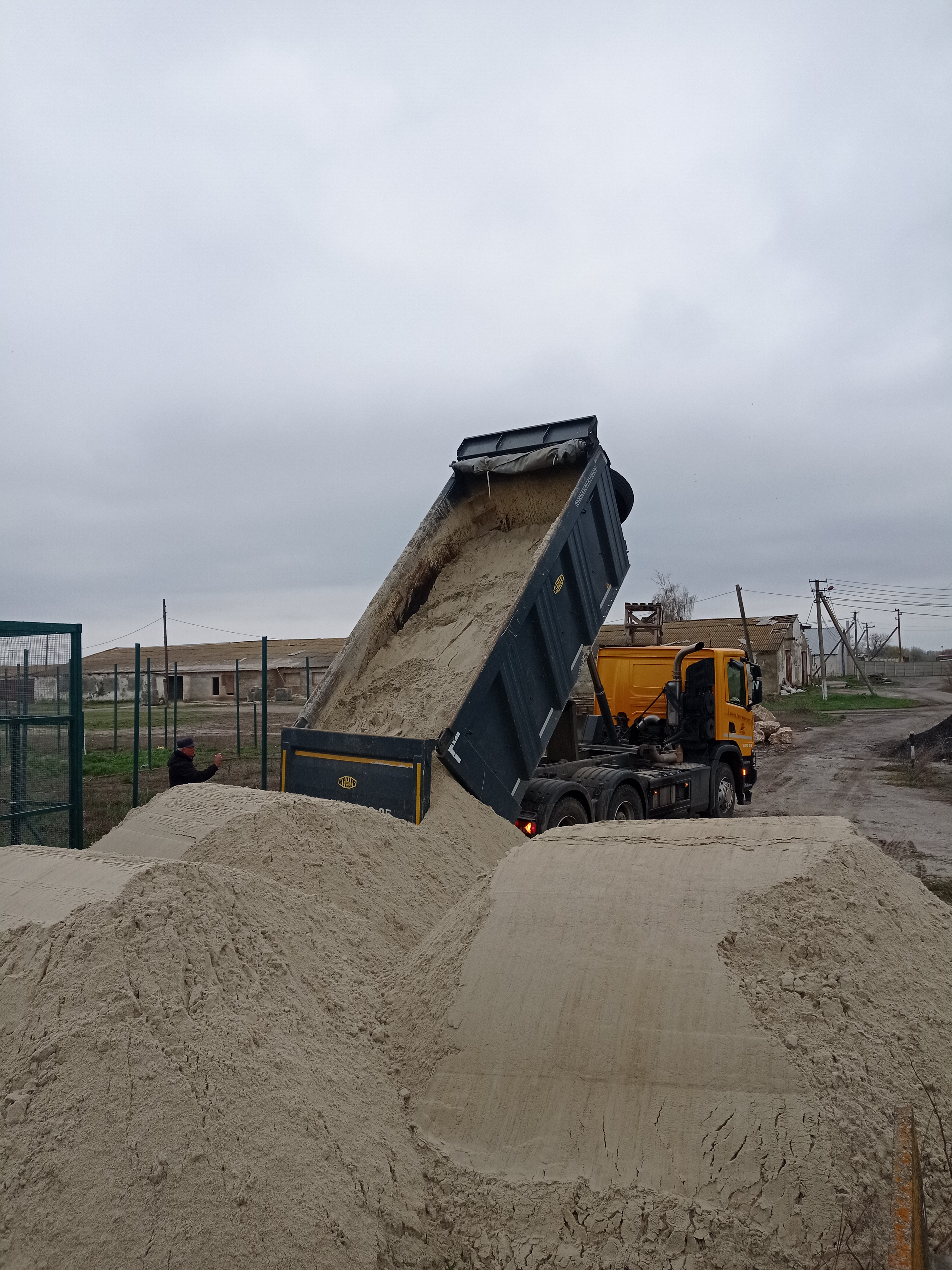 Доставка сипучих матеріалів